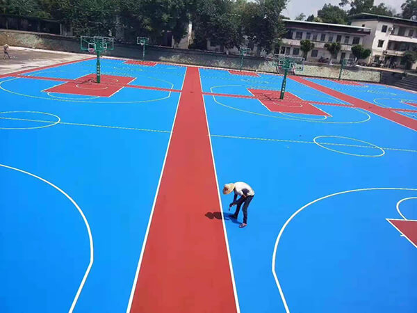 学校大型篮球场